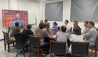 江海潤液公司組織全體員工觀看抗戰勝利80周年閱兵，激發愛國情懷和創新動力